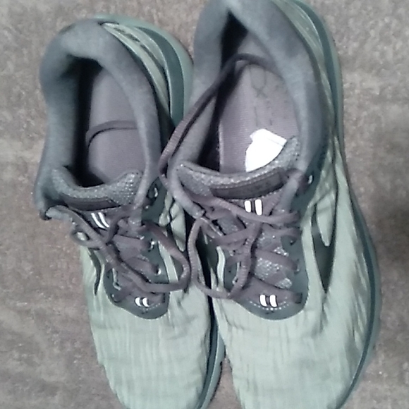 Brooks - Picture 4 of 6